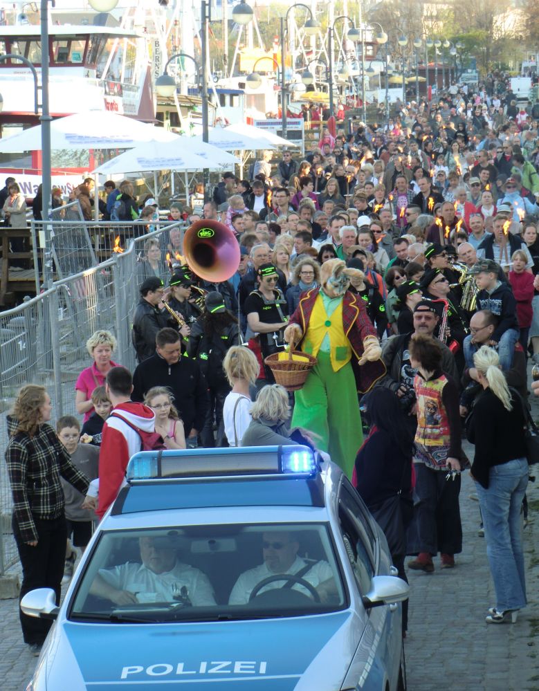 Fackelumzug zu Ostern in Rostock-Warnemünde 2011 mit dem Sax'n Anhalt Orchester "Saxo - Fun - Orchester Magdeburg"