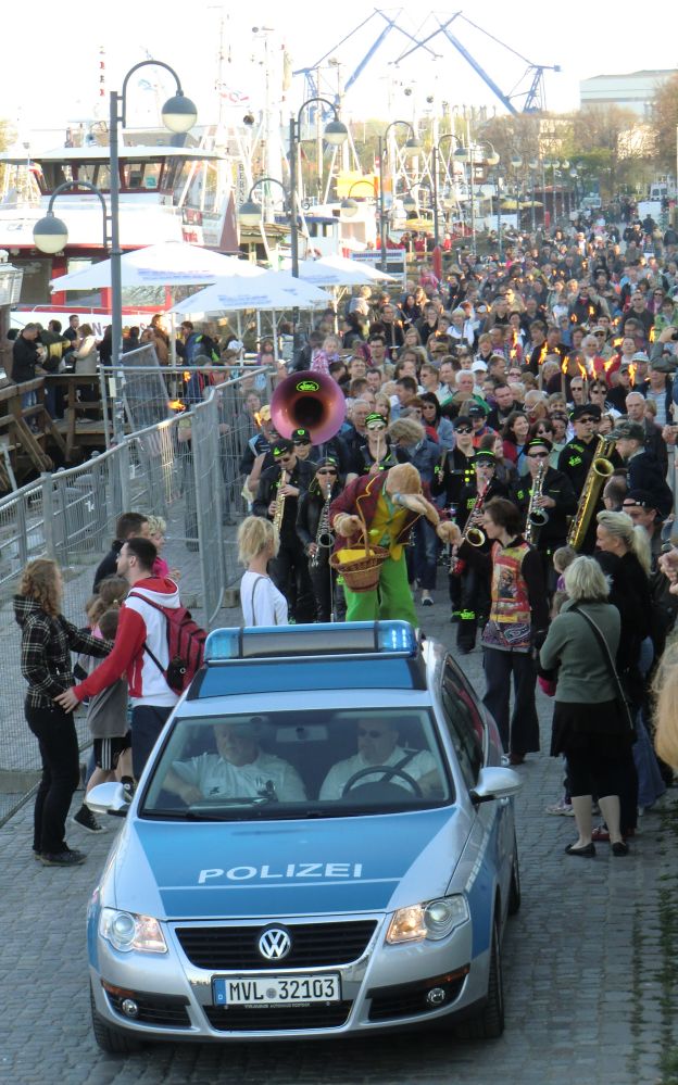 Fackelumzug zu Ostern in Rostock-Warnemünde 2011 mit dem Sax'n Anhalt Orchester "Saxo - Fun - Orchester Magdeburg"